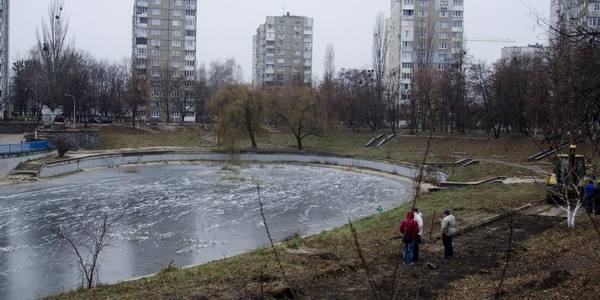 На Виноградарі рятують легендарне озеро