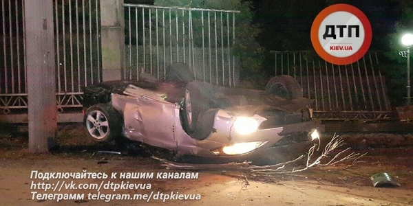 У аварії біля Київського зоопарку загинула дівчина