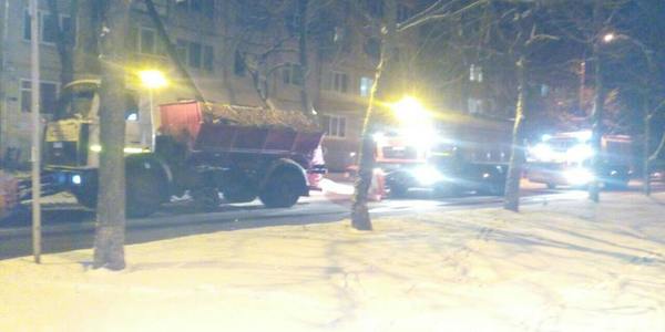 Дорожники цілу ніч розчищали автошляхи міста