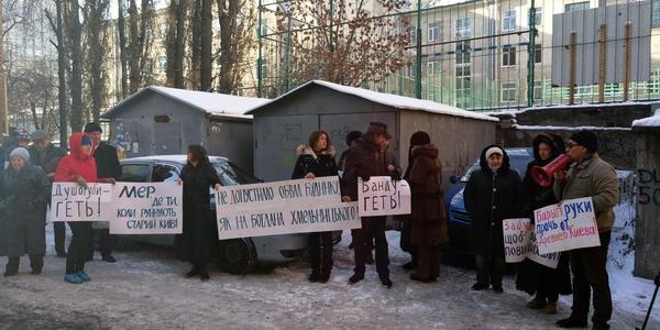 На Прорізній протестували проти незаконного балкону [ВІДЕО]