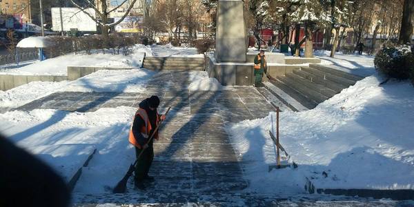 У Шевченківському районі комунальники продовжують працювати у посиленому режимі