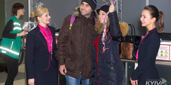 Київський аеропорт привітав своїх "мільйонерів"
