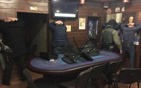 У підвалі готелю "накрили" нелегальне казино