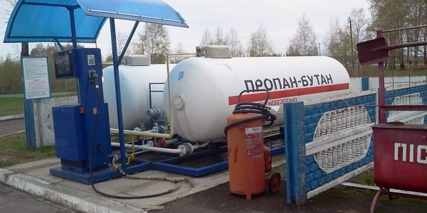 У Києві демонтують незаконні газозаправні станції