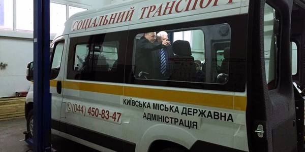 Для соціального таксі для людей на інвалідних візках готують 10 спеціальних авто