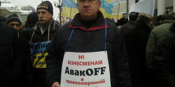 Студенти та пенсіонери оточили Верховну Раду