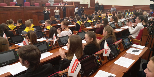 У столиці відкрилася перша сесія дитячо-юнацького  парламенту [фото, відео]