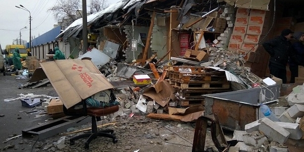 Невідомі вчинили розгром на ринку Юність [ФОТО]