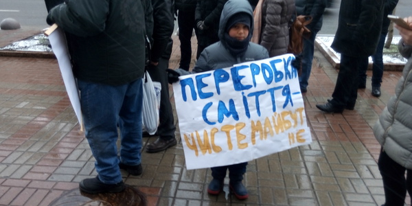 КМДА обклали сміттям [фото]