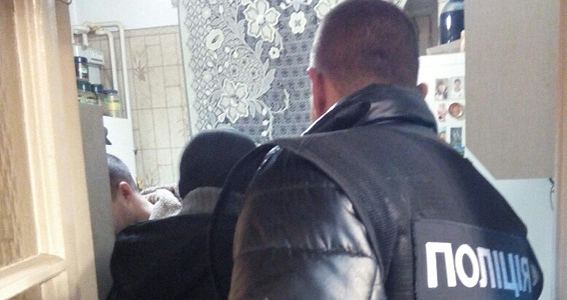В одній із багатоповерхівок киянин влаштував різанину