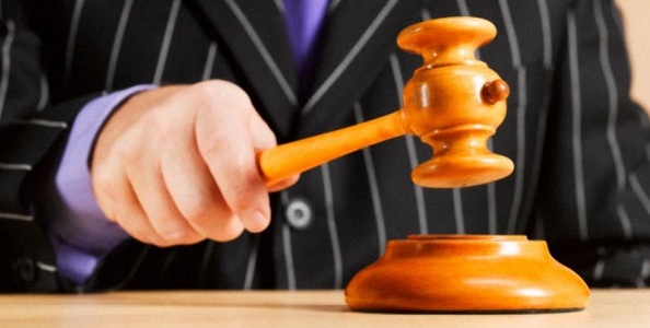 Бубон Руслани та рукавиці Кличка виставлять на аукціоні в Київраді