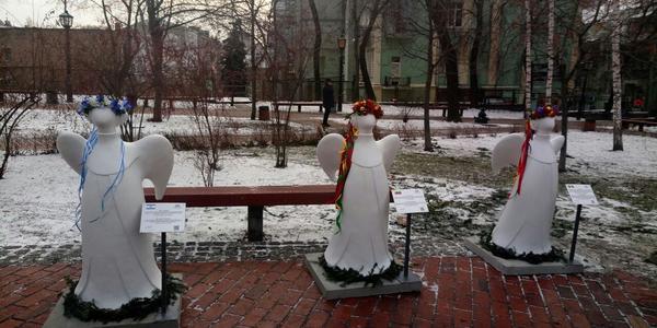 Янголи дружніх народів привітають киян із Різдвом