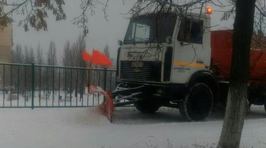Дороги Києва від снігу прибирають 257 одиниць техніки 