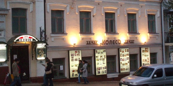 Художник погрожує підпалом через театр на Андріївському узвозі