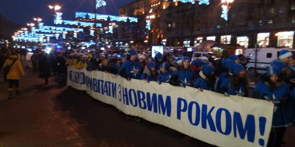 Вулицями Києва пройшлися помічники Святого Миколая [фото, відео]