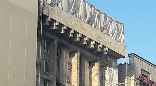 Два поверхи Будинку Профспілок майже демонтували