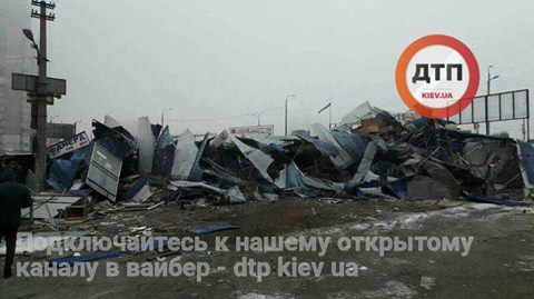 На вул. Ревуцького знесли МАФи