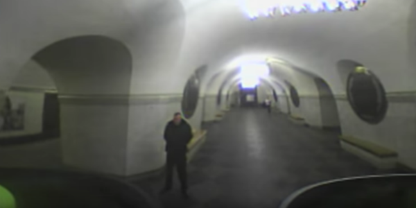 У столичне метро залетів дрон [відео]