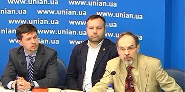 В столичних ресторанах курять попри заборони