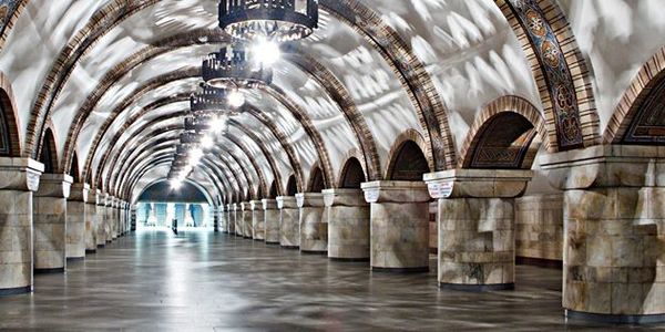 У столичне метро повертаються банкомати
