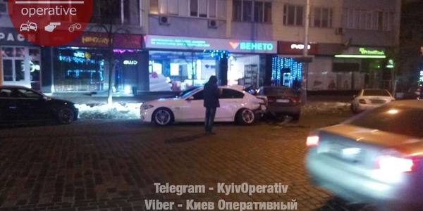 У центрі столиці іномарка протаранила чотири автівки