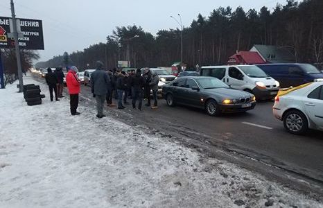 Авто-активісти частково перекрили в'їзд до Києва