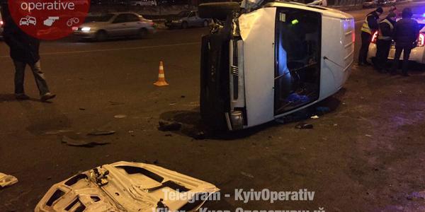 П'яний водій перекинувся і влаштував ДТП на Солом'янці [відео]