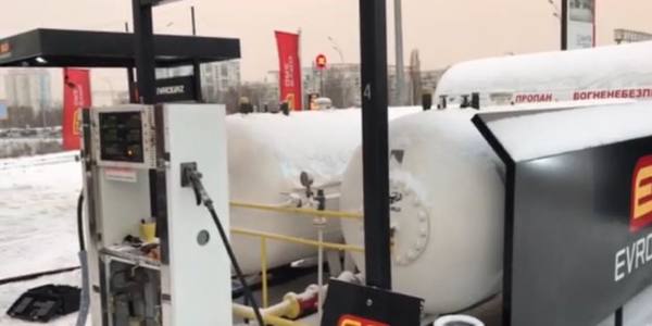 У столиці демонтували незаконні газозаправні станції і вилучили 22 тонни газу