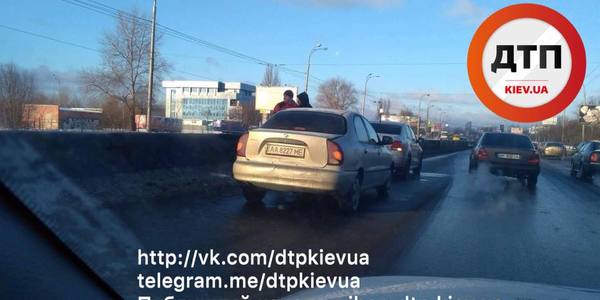 На вул. Ватутіна зіткнулося кілька авто