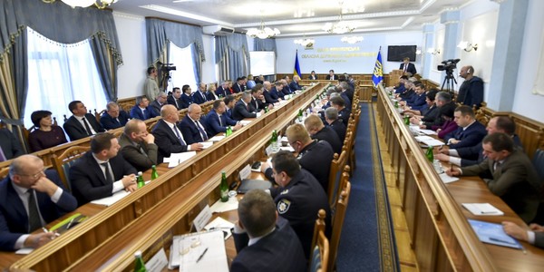 Президент провів нараду з питань реалізації дорожнього експерименту