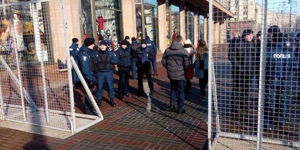 Центр Києва продовжують охороняти 6 тисяч правоохоронців [фото]