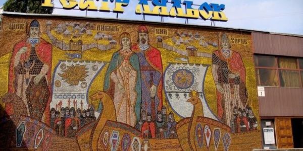 Два столичних театри можуть отримати нові назви