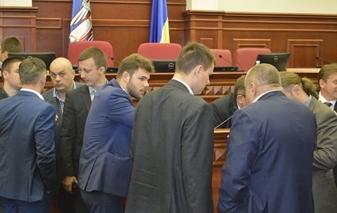 "Свободівці" розпочали бійку у Київраді через Кличка [фото]