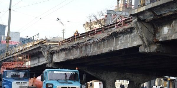 Обвал мосту, бійка депутатів та інші події Києва за тиждень