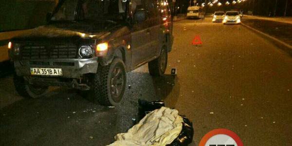 У Києві автомобіль на смерть збив дівчину