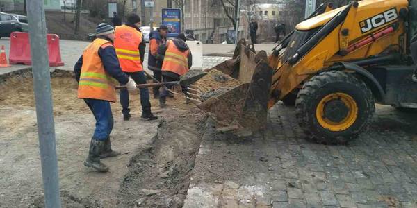 В столиці влаштовують переходи із кольорової бруківки