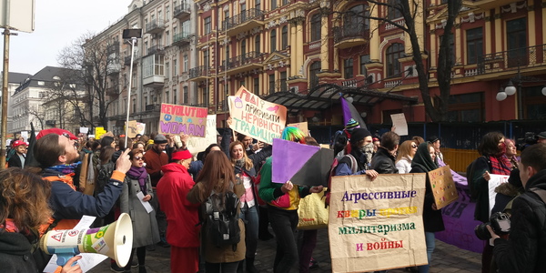Центром Києва пройшов феміністичний марш [фото, відео]