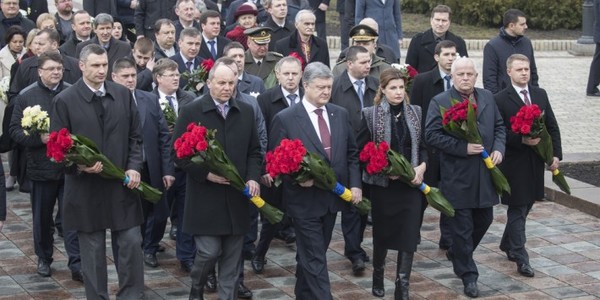 Керівники держави поклали квіти до пам'ятника Тарасові Шевченку