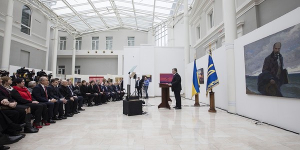 Президент виступає за збільшення частки української мови на телебаченні