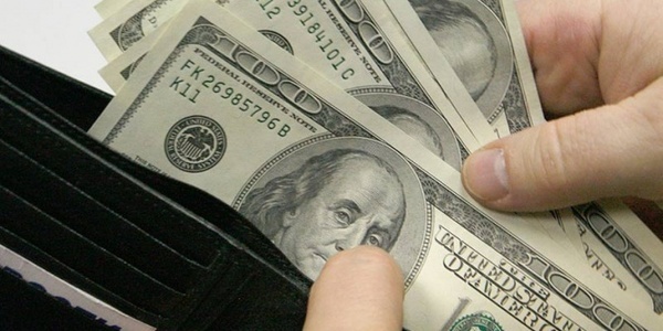Українцям дозволять купувати більше валюти