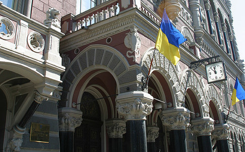 З банківських карток українців списуватимуть кошти за комуналку
