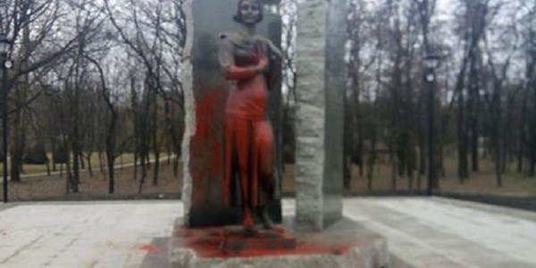 Націоналісти обіцяють вандалам кару за Телігу