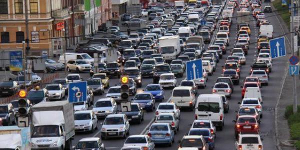 Київські дороги «паралізували» затори