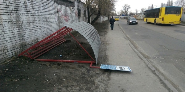 Столична зупинка «прилягла відпочити»