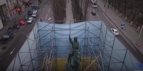 Пошкоджений пам'ятник Щорсу показали з висоти [відео]