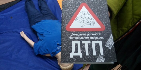 Як правильно надавати першу допомогу постраждалим в ДТП [фото, відео]