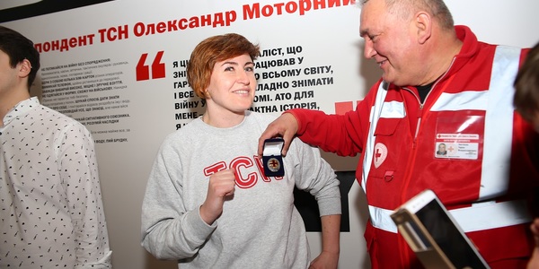 Журналісти поспішають на допомогу