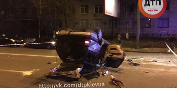 На Дорогожичах перекинулося авто
