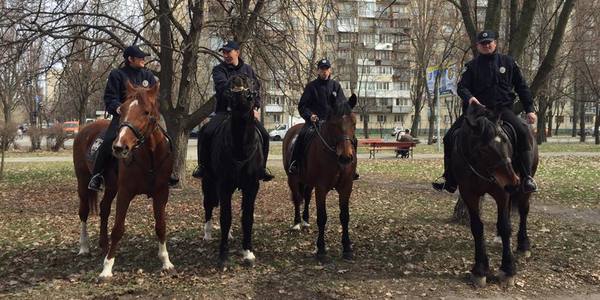 На Русанівці похвалилися кінною поліцією [фото]
