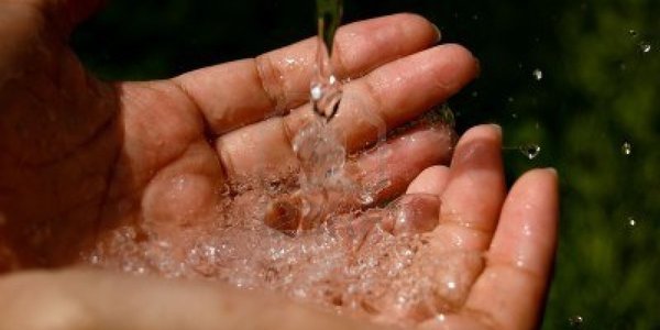 Українські підприємства скорочують запаси питної води країни